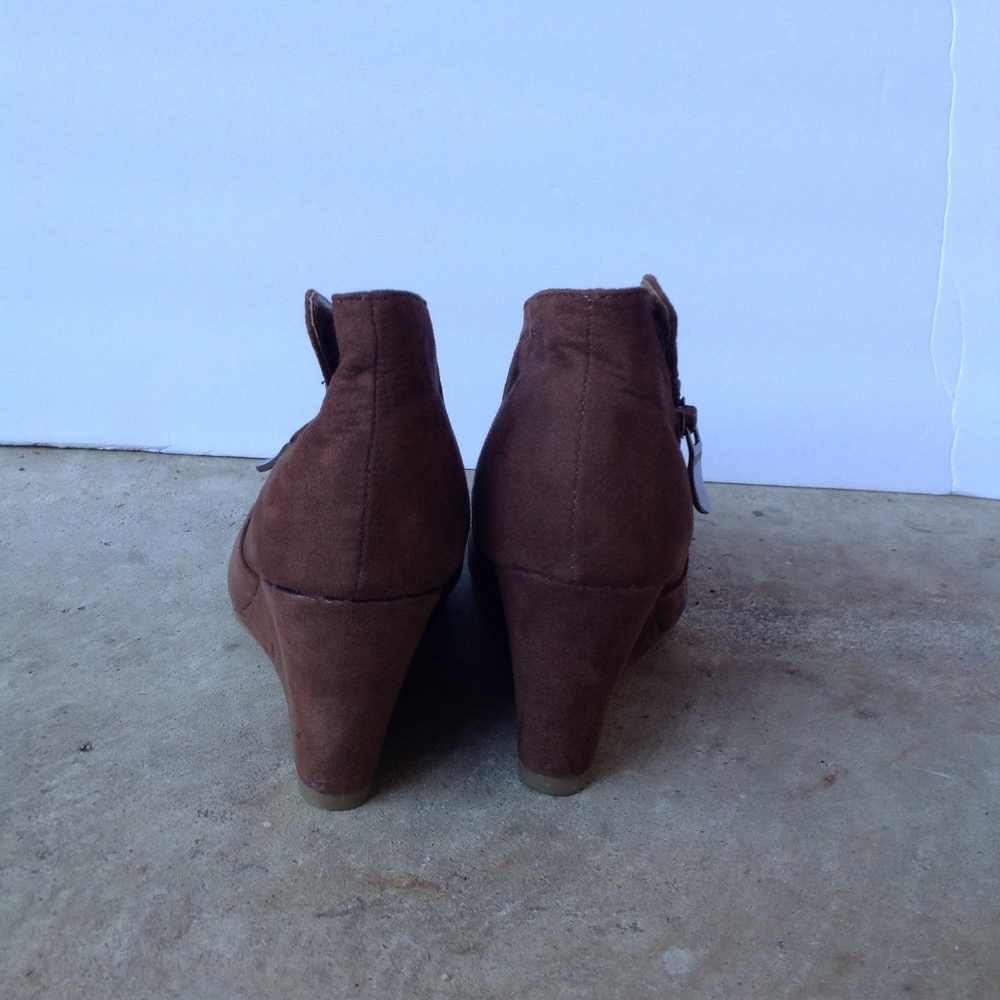 Chestnut Brown Seude Wedge Booties - Picture 4 of 7